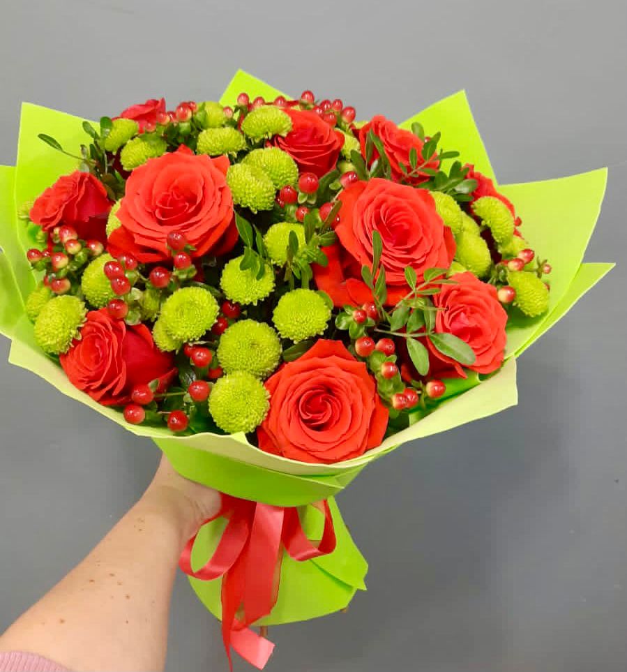 Букет цветов из: Хризантемы и Розы в Ардоне