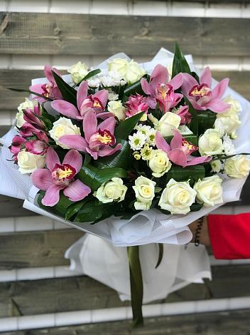 Букет цветов из: Розы и Хризантемы в Ардоне