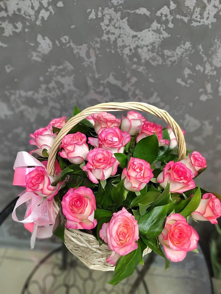 Цветочная композиция из Розы в корзине в Ардоне