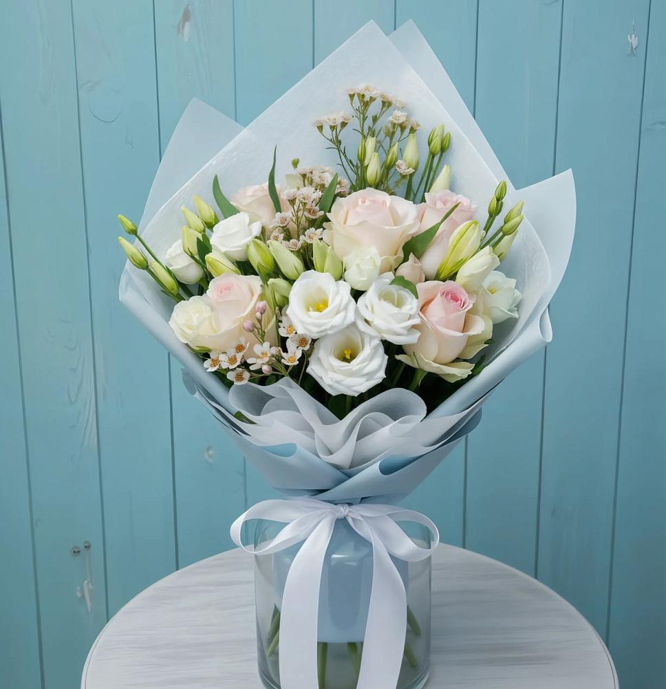 Букет цветов из: Розы и Лизиантусы в Ардоне