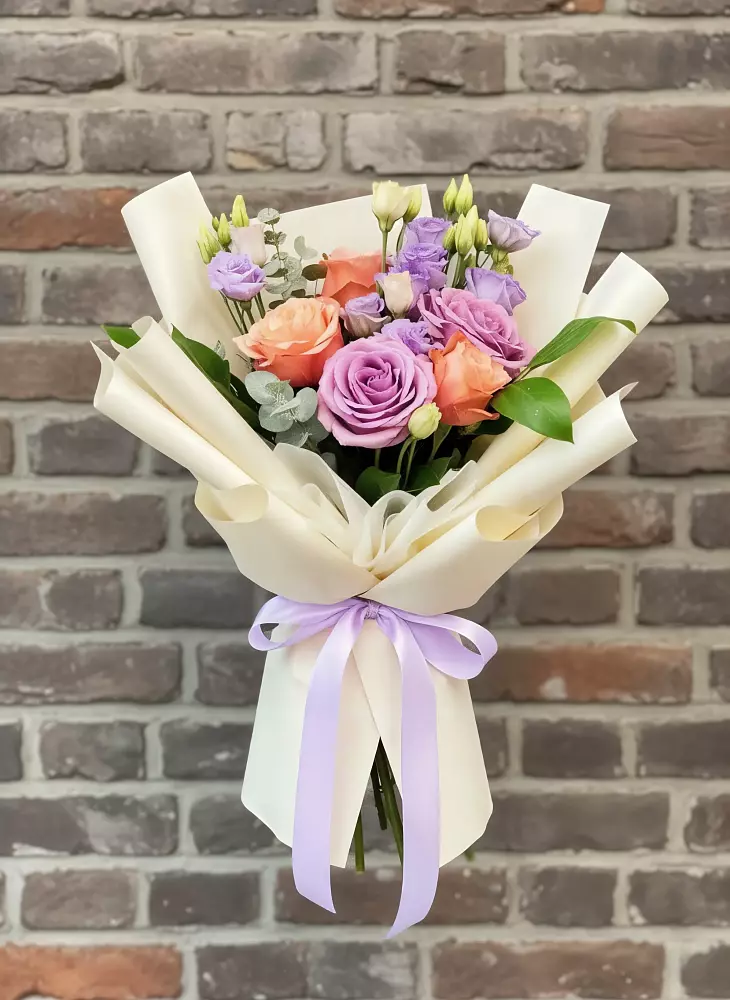 Букет цветов из: Лизиантусы и Розы в Ардоне