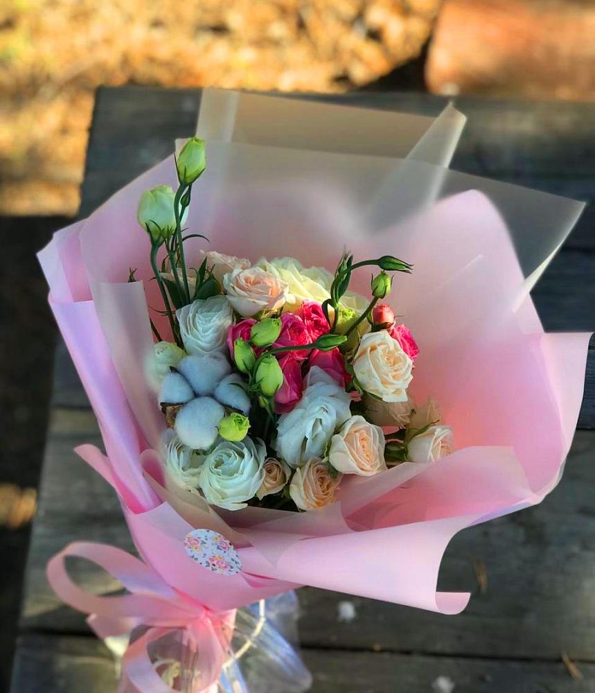 Букет цветов из: Розы и Лизиантусы в Ардоне