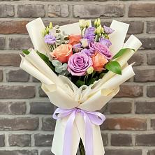 Букет цветов из:  Лизиантусы и Розы в Ардоне