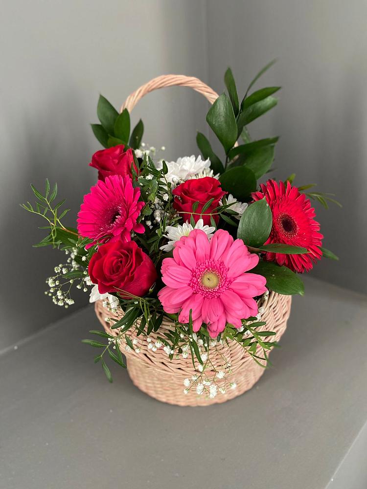 Цветочная композиция из Розы, Хризантемы и Герберы в корзине в Ардоне